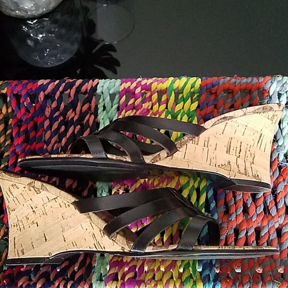 🌲 2 for $15 🌲 Bandolino Wedge in Cork size 8 - Picture 3 of 8